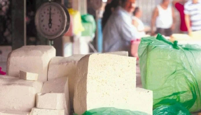 Gremios ganaderos y autoridades ministeriales concertaron el precio entre 2.8 a 3 dólares por kilo de queso para el productor